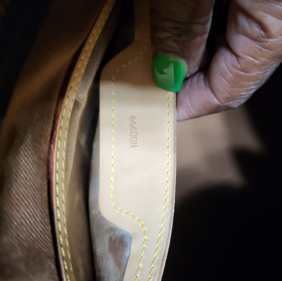 Louis Vuitton Handbag - Picture 10 of 16